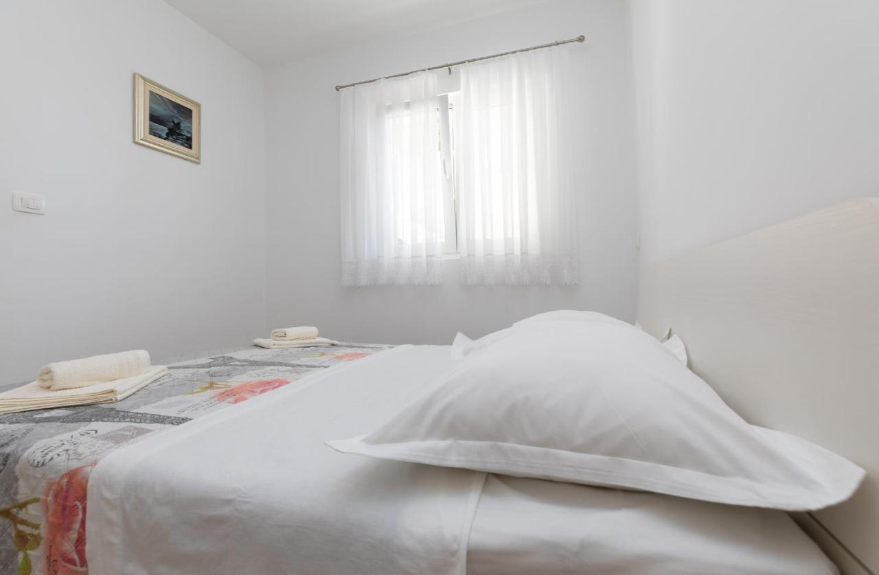Apartmani Perak Mimice Zewnętrze zdjęcie