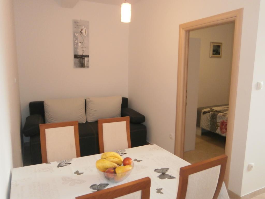 Apartmani Perak Mimice Zewnętrze zdjęcie